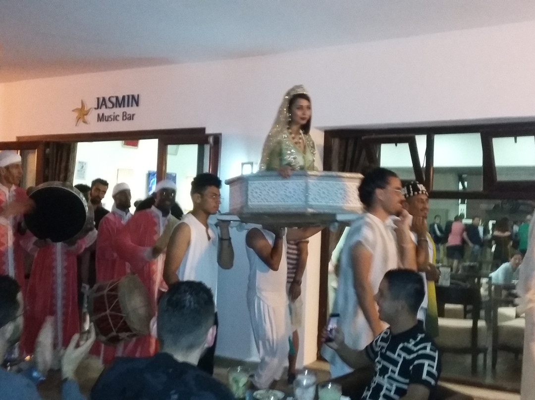 伊波罗之星度假酒店主图