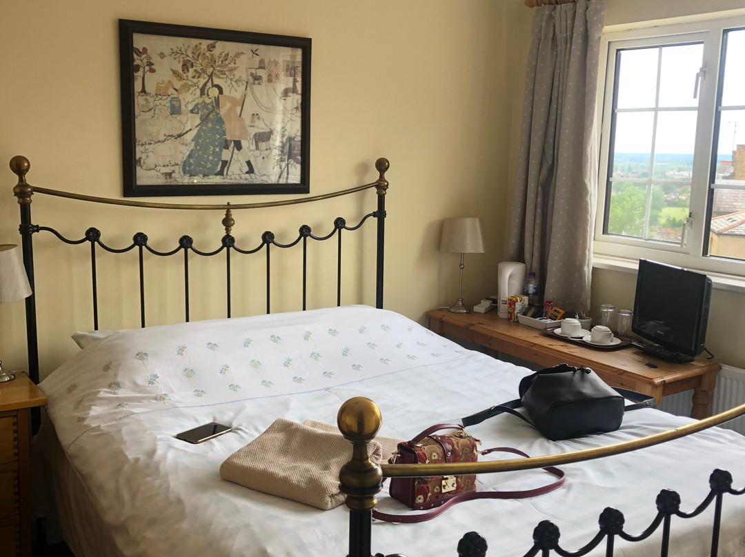 Old Etonian Hotel主图