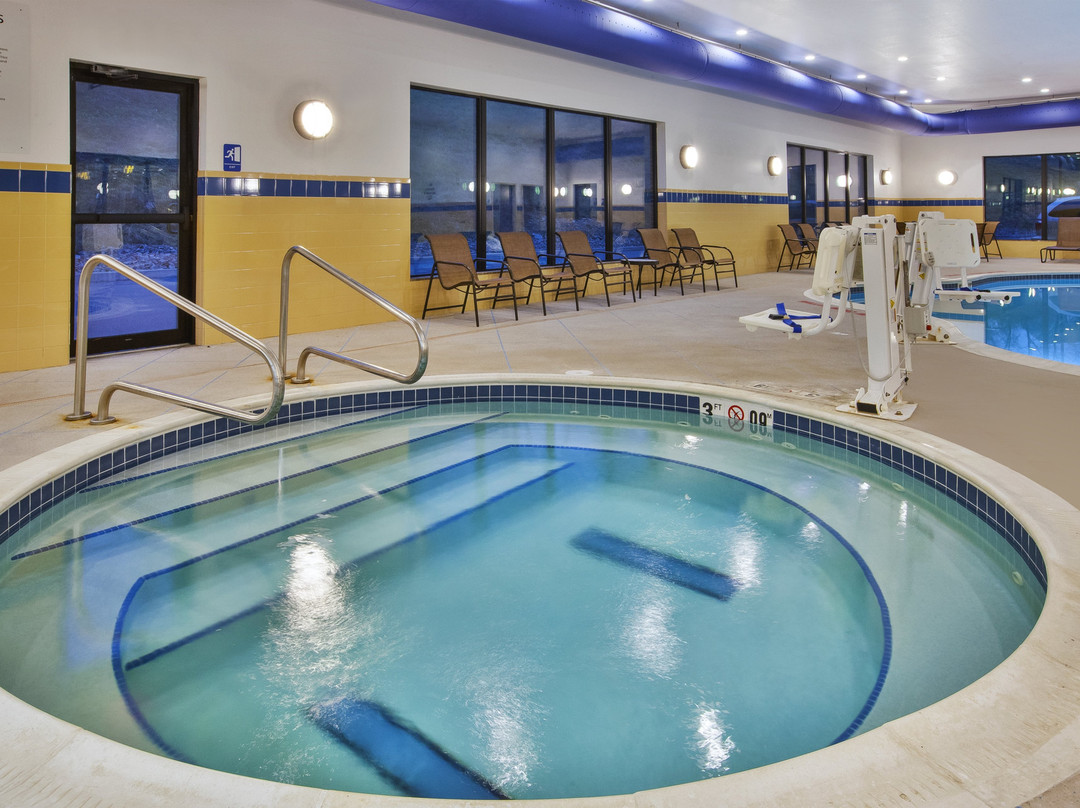 Holiday Inn Express & Suites Washington - Meadow Lands By IHG主图