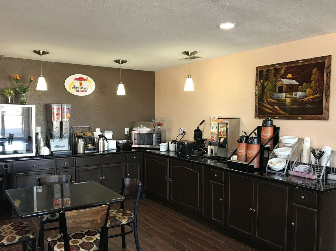 Super 8 by Wyndham Terrell主图