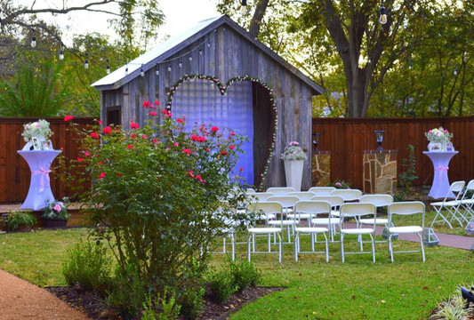 红色大门旅馆主图