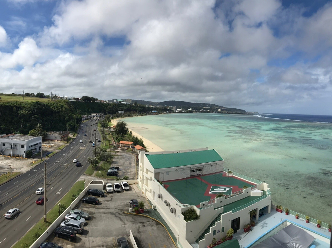 阿鲁彭海滩塔酒店主图