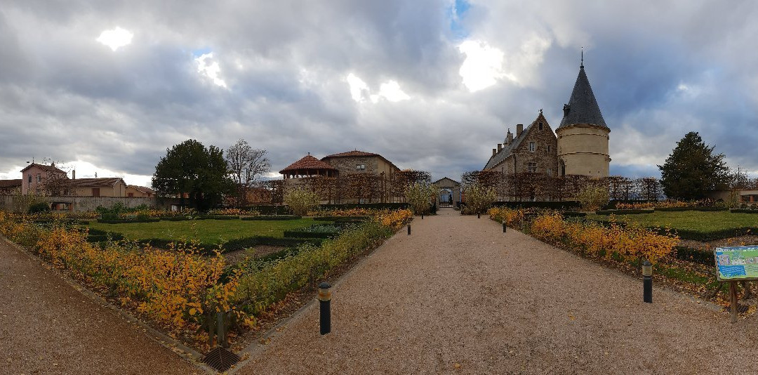 Château de Bouthéon景点图片