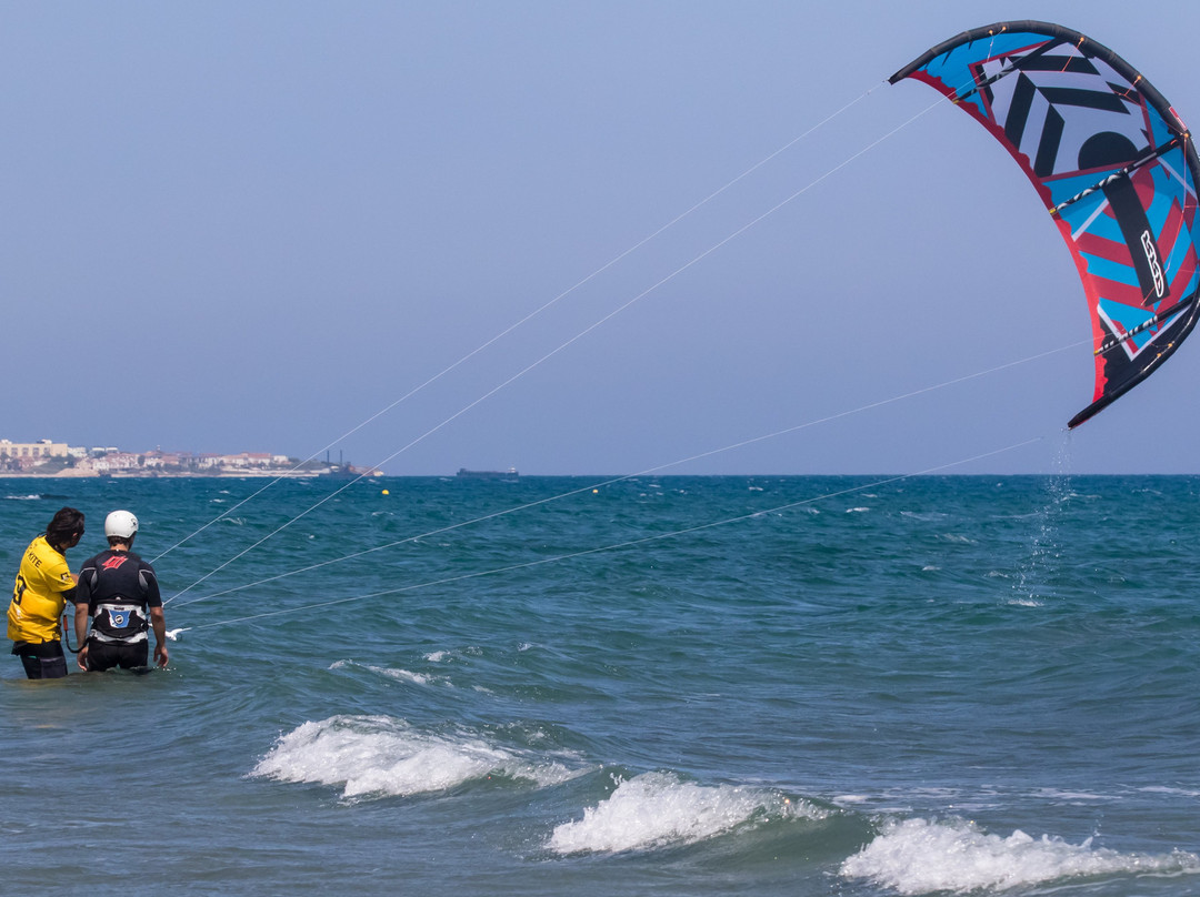 Kahuna Surfhouse Kitesurfing School-Kiti必去景点