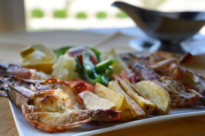 苏尔海滩假日度假酒店主图