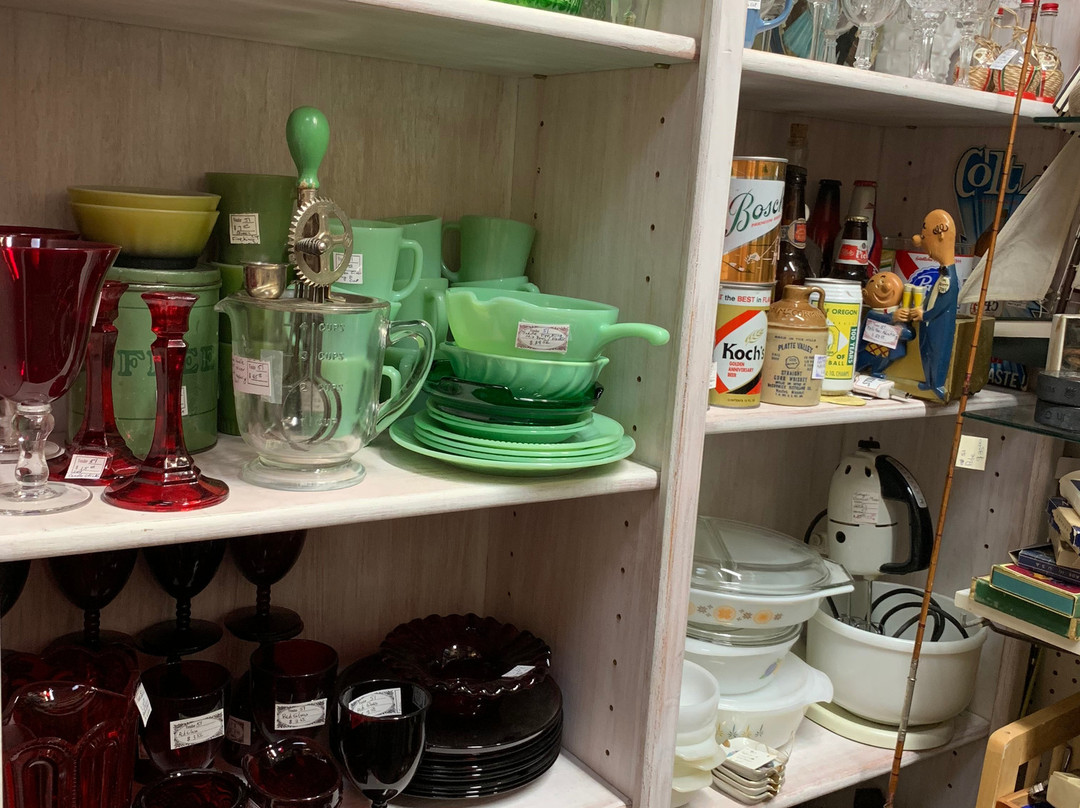 McMinnville Antiques Mall景点图片
