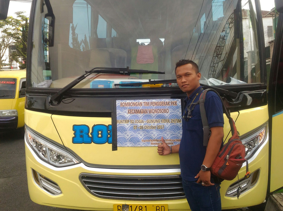 Putra Wijaya Tours & Travel-泗水必去景点