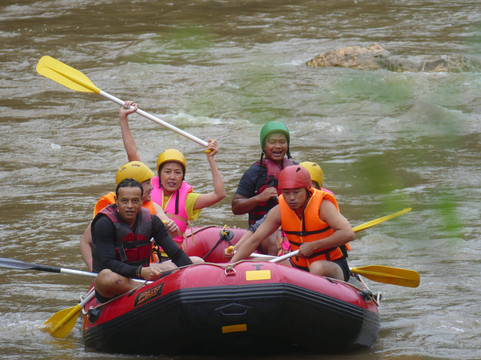 Crazy Tour Guide-夜登必去景点
