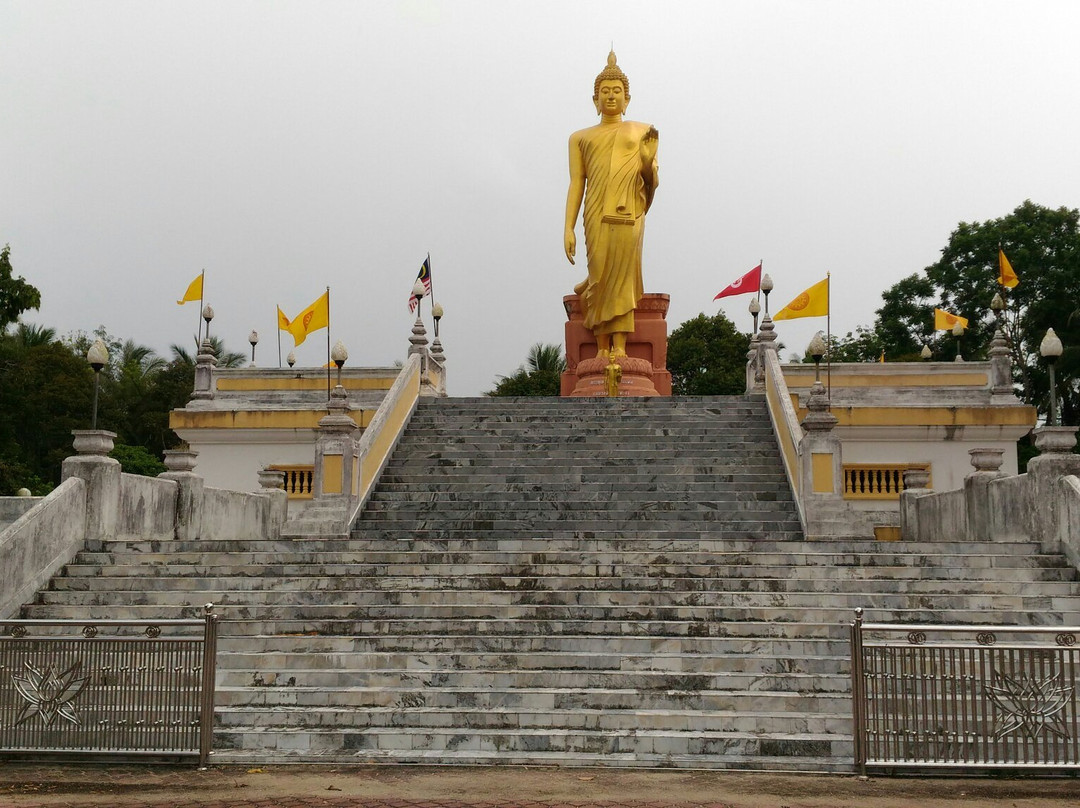 Wat Pikulthong Standing Buddha-道北必去景点