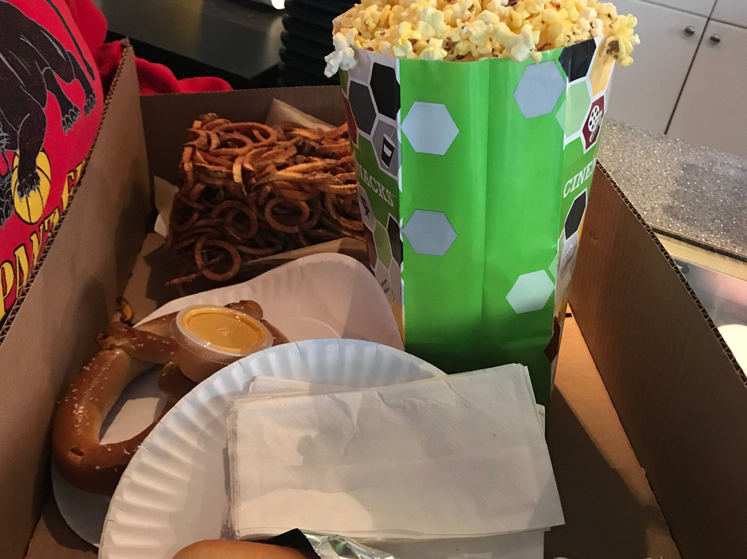 Blue Fox Drive-In Theatre-Oak Harbor必去景点