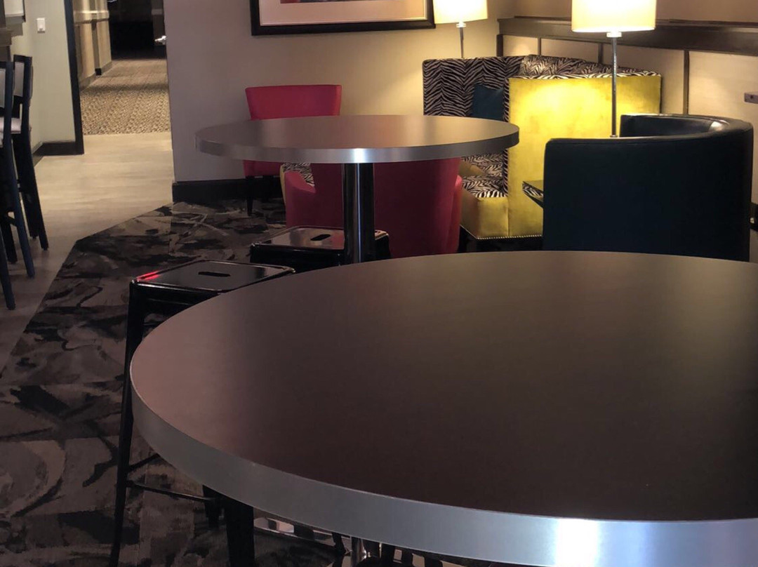 The Parker Inn & Suites主图