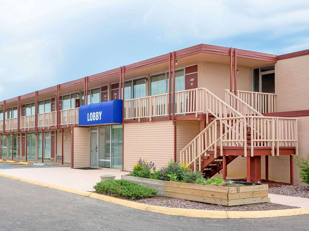 Hospitality Inn & Suites主图