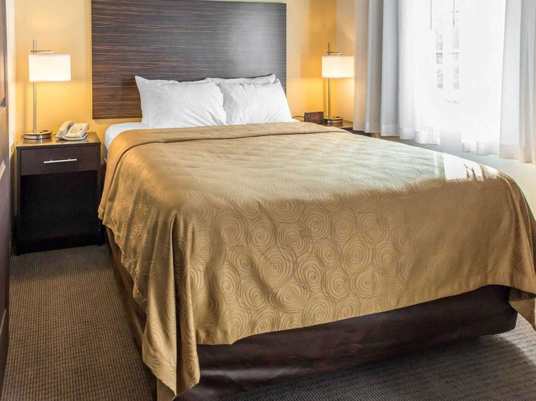 MainStay Suites Pittsburgh Airport主图