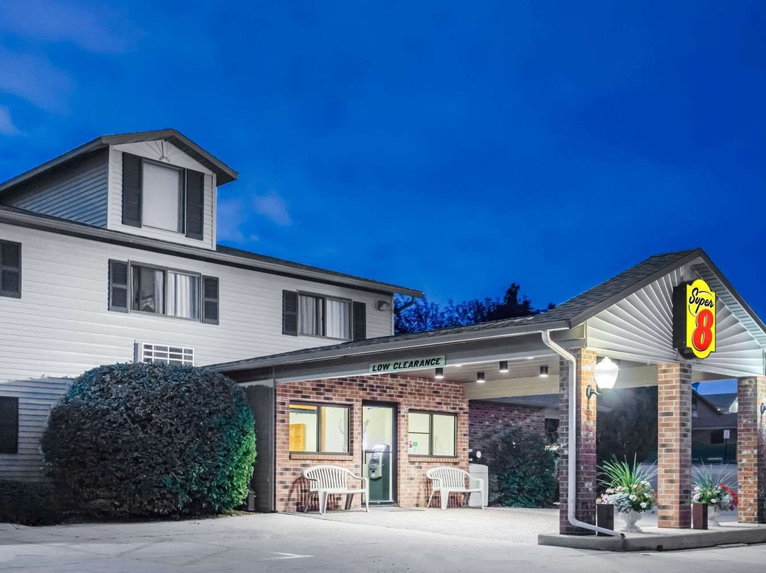 Super 8 by Wyndham Monroe WI主图