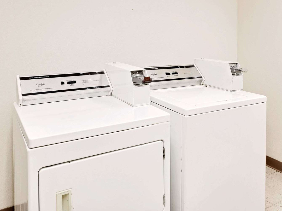 Days Inn & Suites by Wyndham Opelousas主图