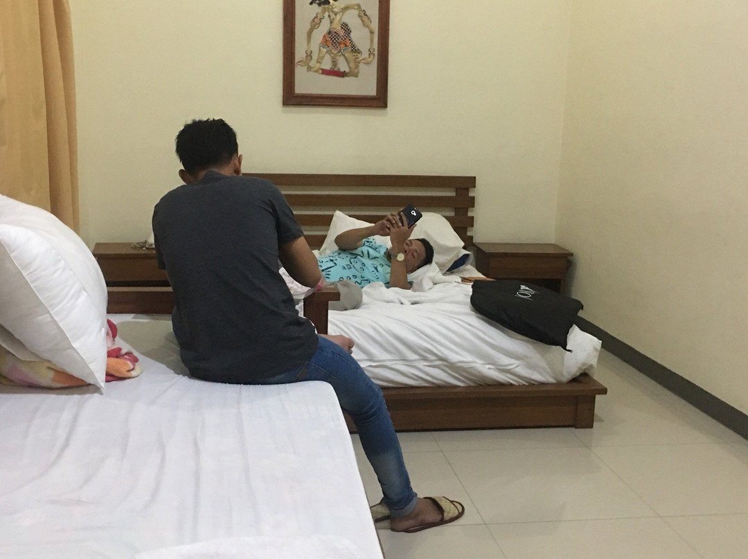 炽布大酒店主图