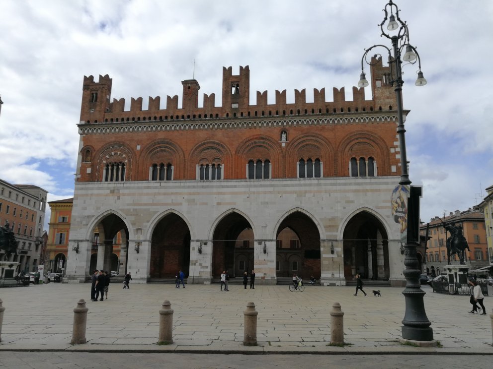 Piacenza Palace-官方