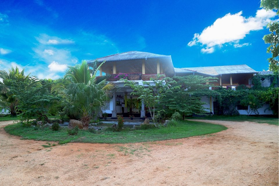 巨石场度假酒店主图