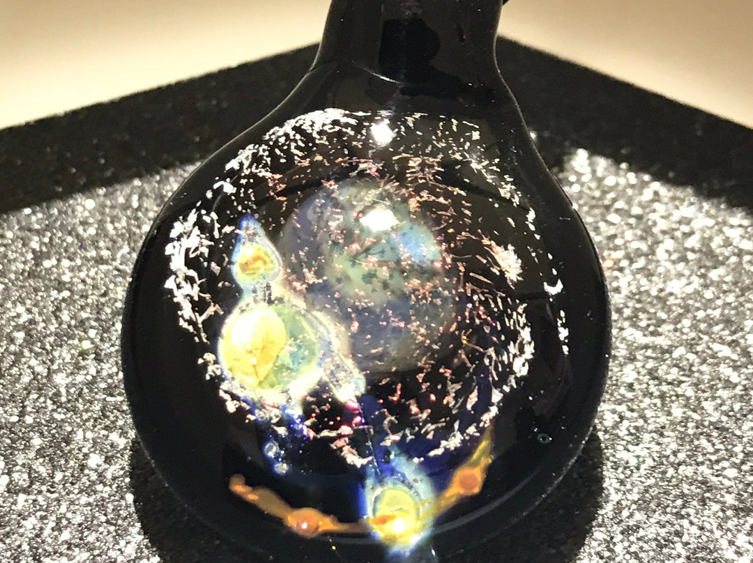 Skullpture Glass-伊尔弗勒科姆必去景点