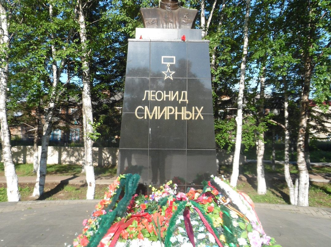 Monument to Leonid Smirnykh景点图片