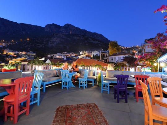 Queen Bar (terrace)-卡斯必去景点