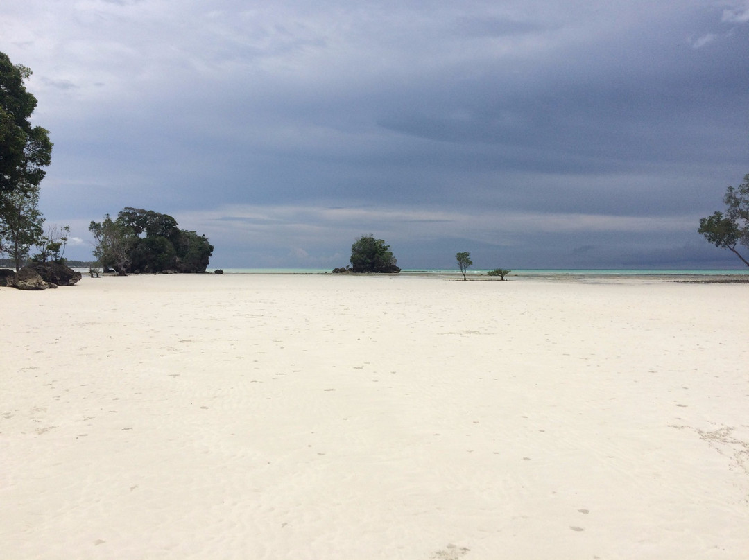 Biduk-Biduk Beach景点图片