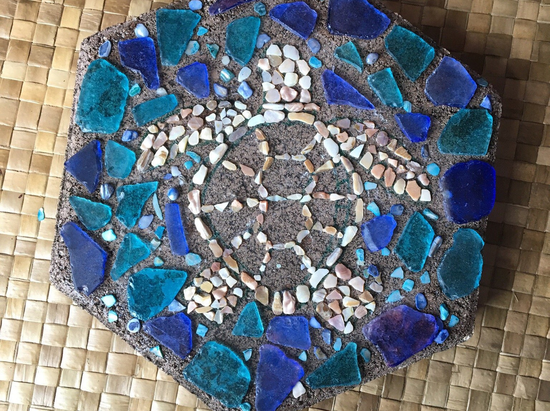 Hokulani Glass, Mosaic and Jewelry Design-凯鲁瓦-柯纳必去景点