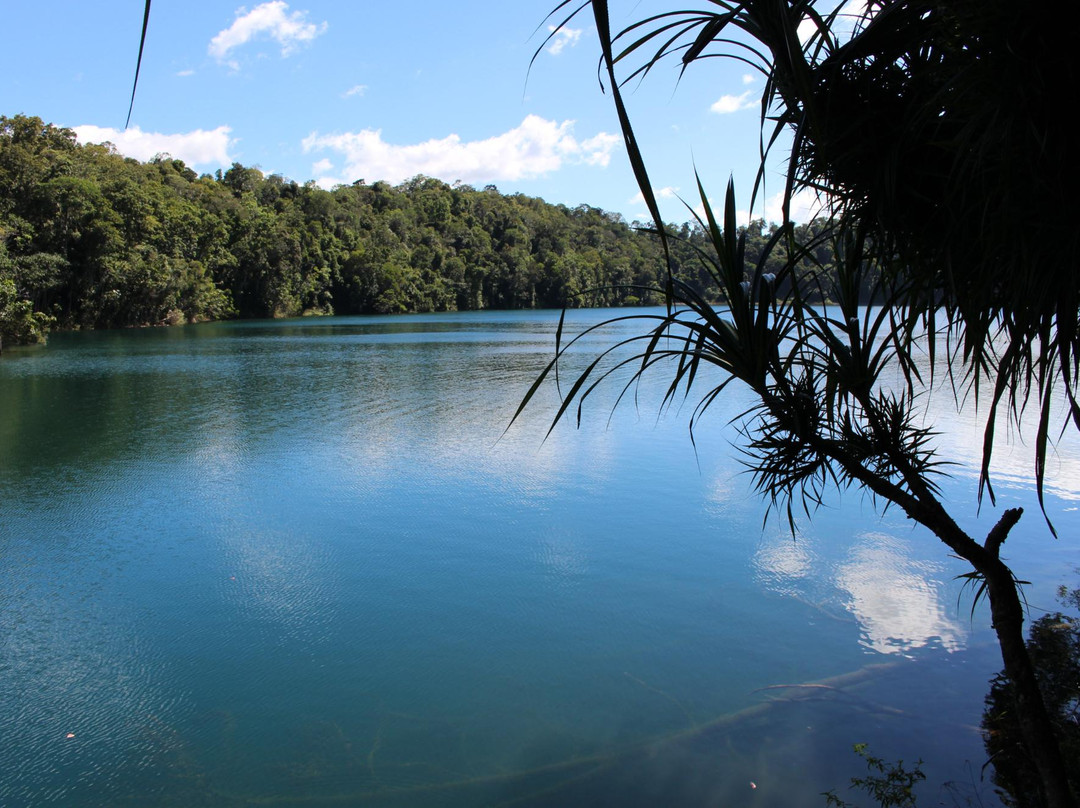 Peeramon旅游景点-Lake Eacham Crater Lakes National Park