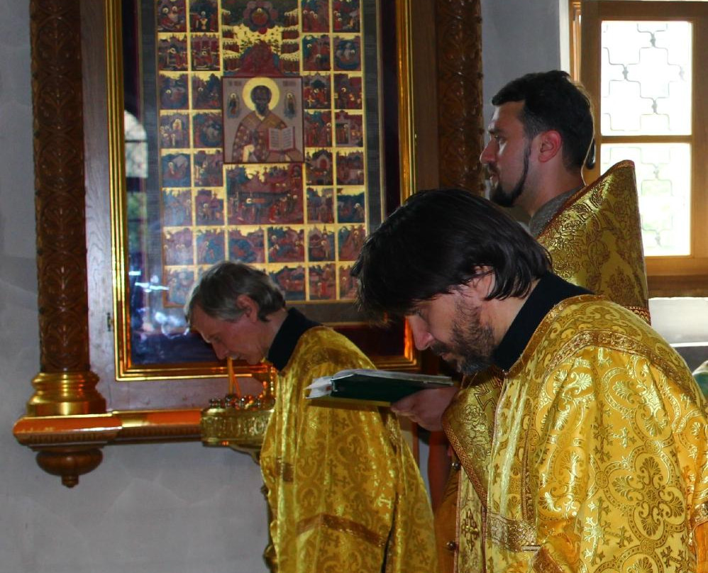 Church of the Holy Apostles Peter Jolly in the Village-圣彼得堡必去景点