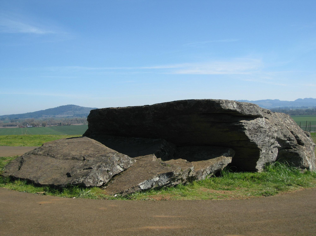 Erratic Rock State Natural Site-麦克明维尔必去景点