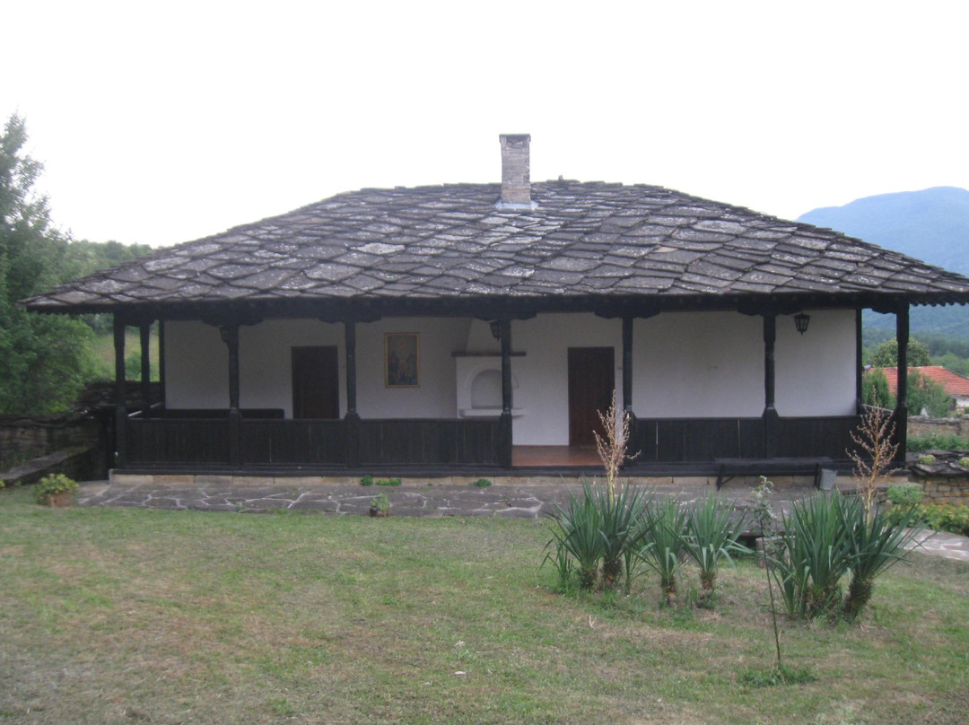 St. Nikolai Letni Church-特罗扬必去景点