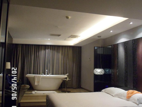 上海桔子酒店公平路北外滩精选酒店主图