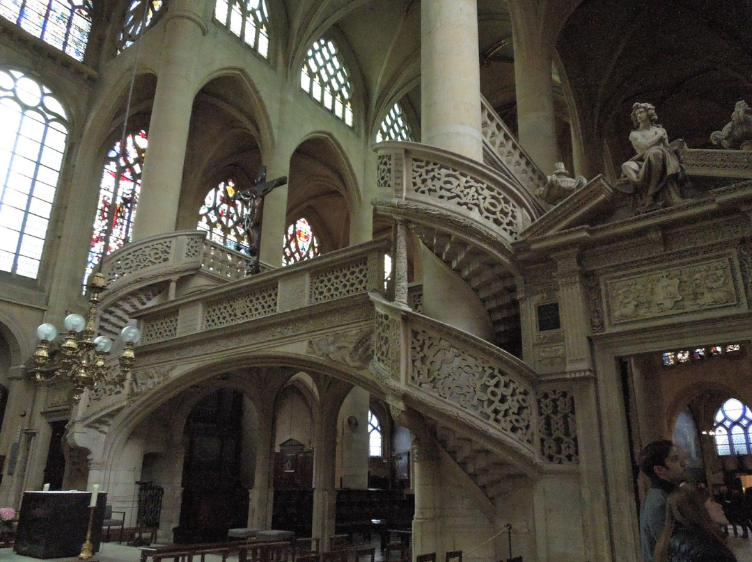 圣耶戋纳迪蒙教堂-巴黎必去景点