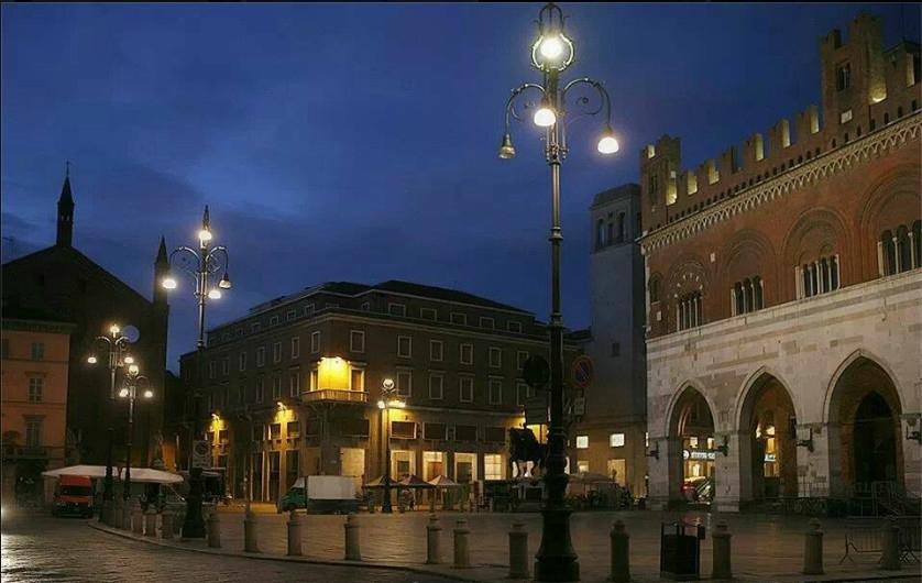 Piazza Cavalli景点图片