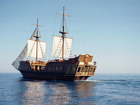 Dolphin Cruises-雷斯蒙必去景点