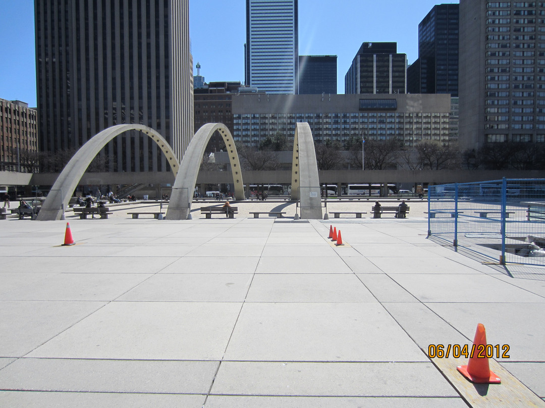 弥敦菲腊广场-多伦多必去景点