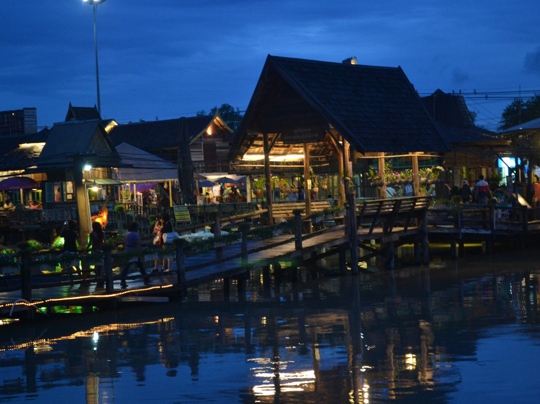 Ban Phai Rong Wua旅游景点-Wat Lam Phaya Floating Market