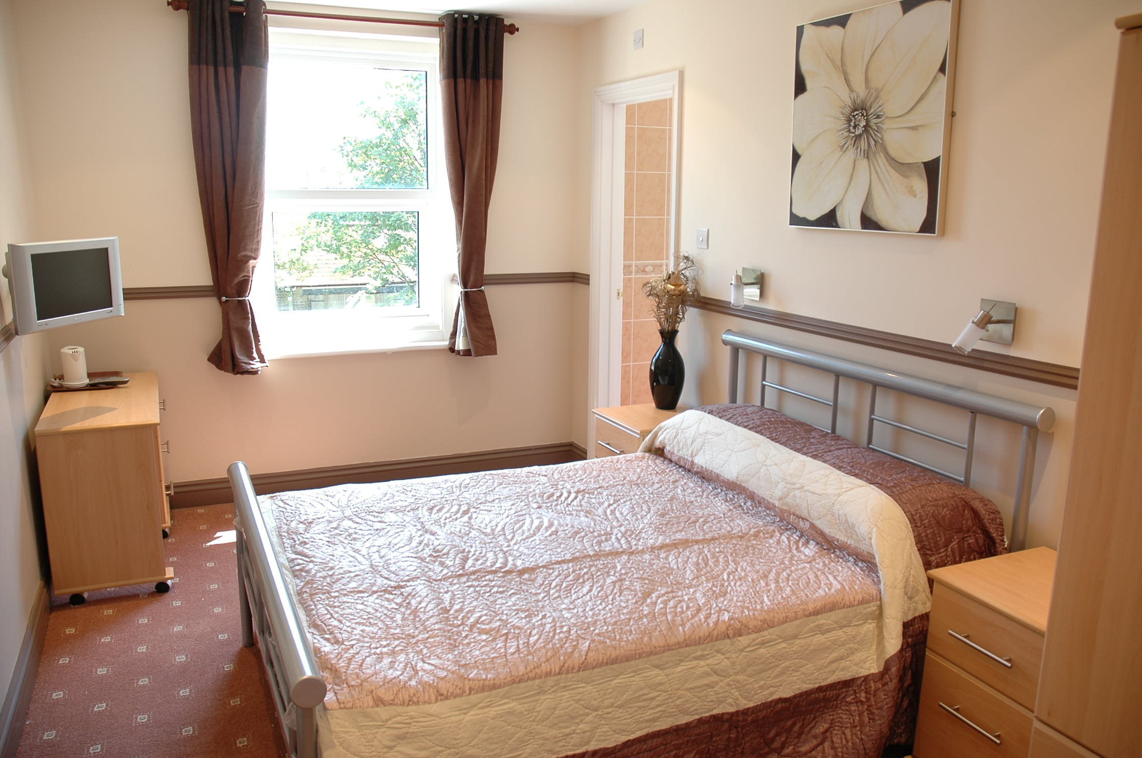 The Hussar Hotel-官方
