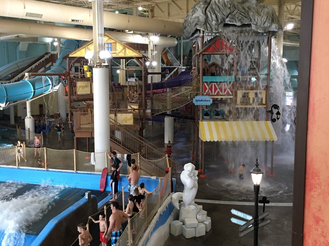 Avalanche Bay Indoor Waterpark景点图片