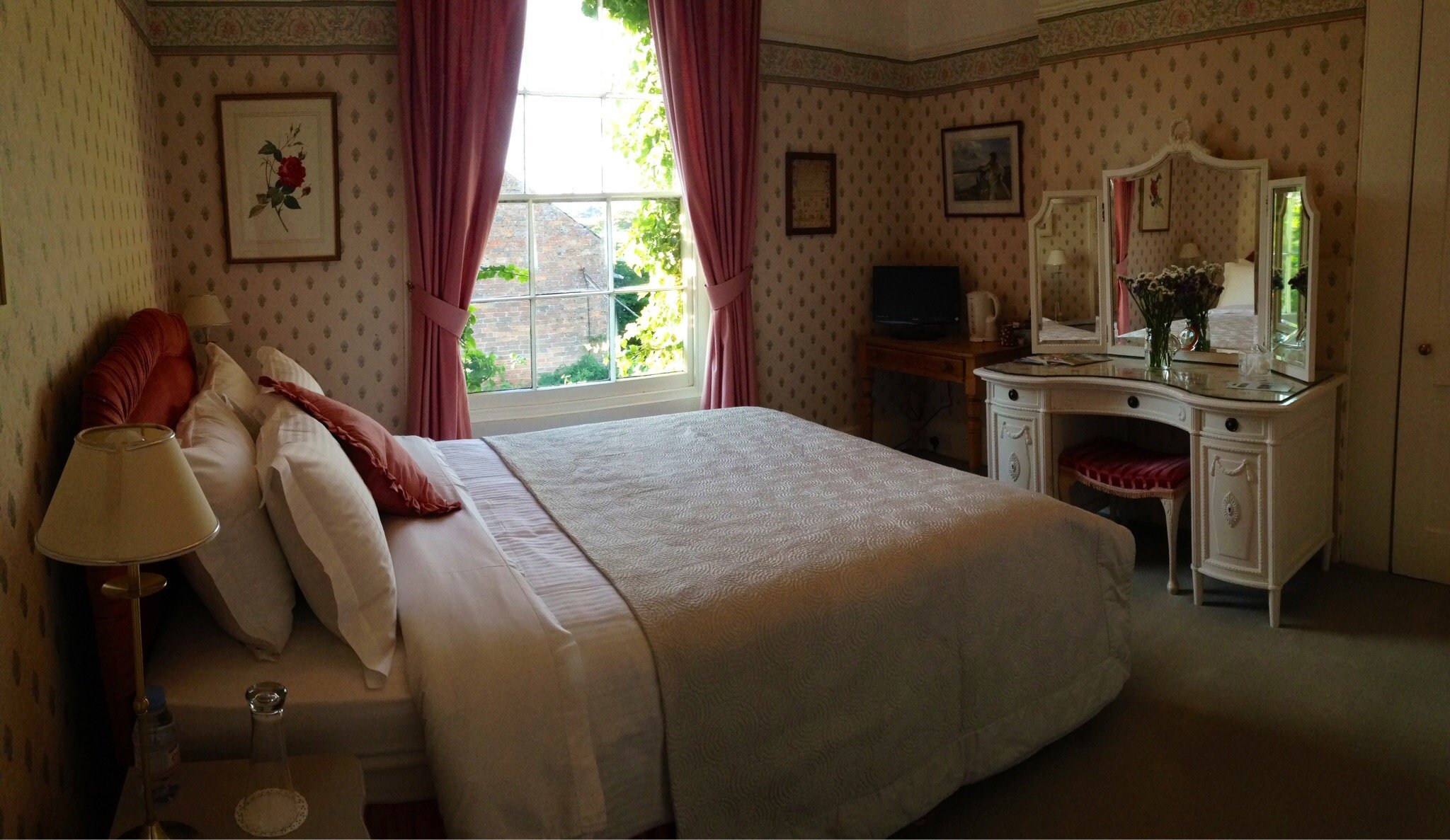 Honeychild Manor Farmhouse-官方
