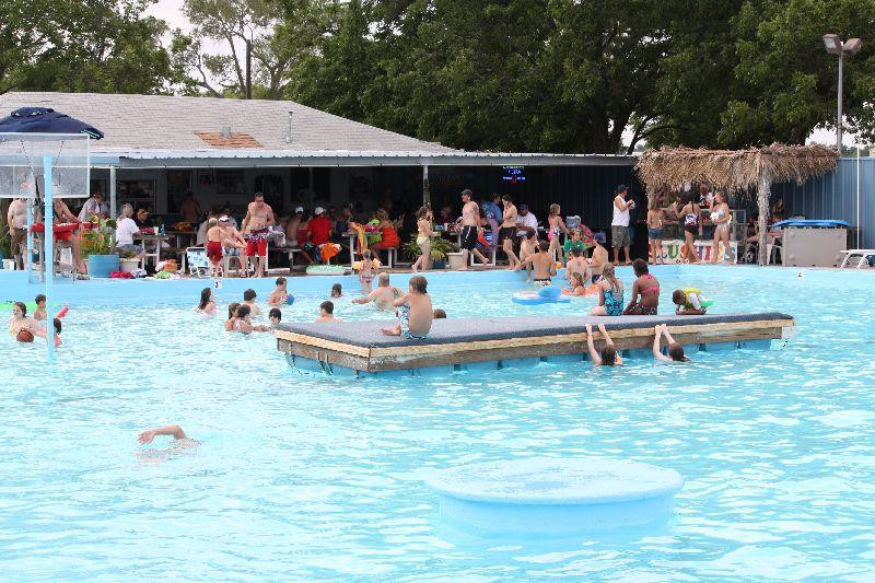 Playdium Pool-West必去景点