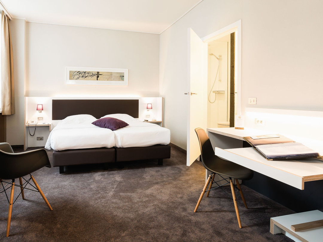 纳瓦拉酒店主图