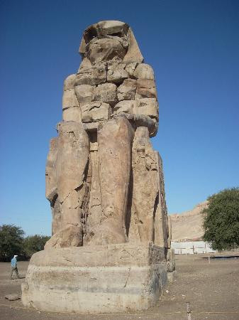 Colossi of Memnon-卢克索必去景点