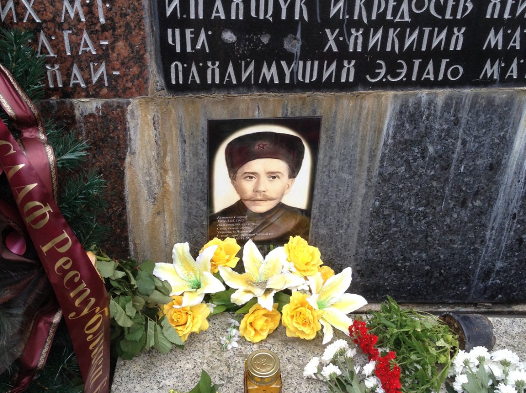 Red Army Cemetary景点图片