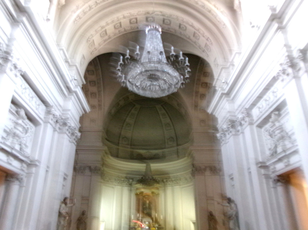 Église Sainte-Croix-卡鲁日必去景点