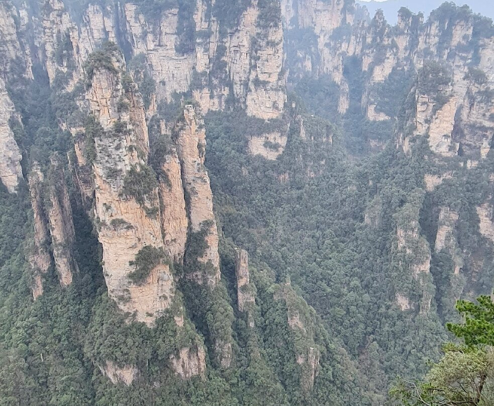 百龙观光电梯-张家界市必去景点