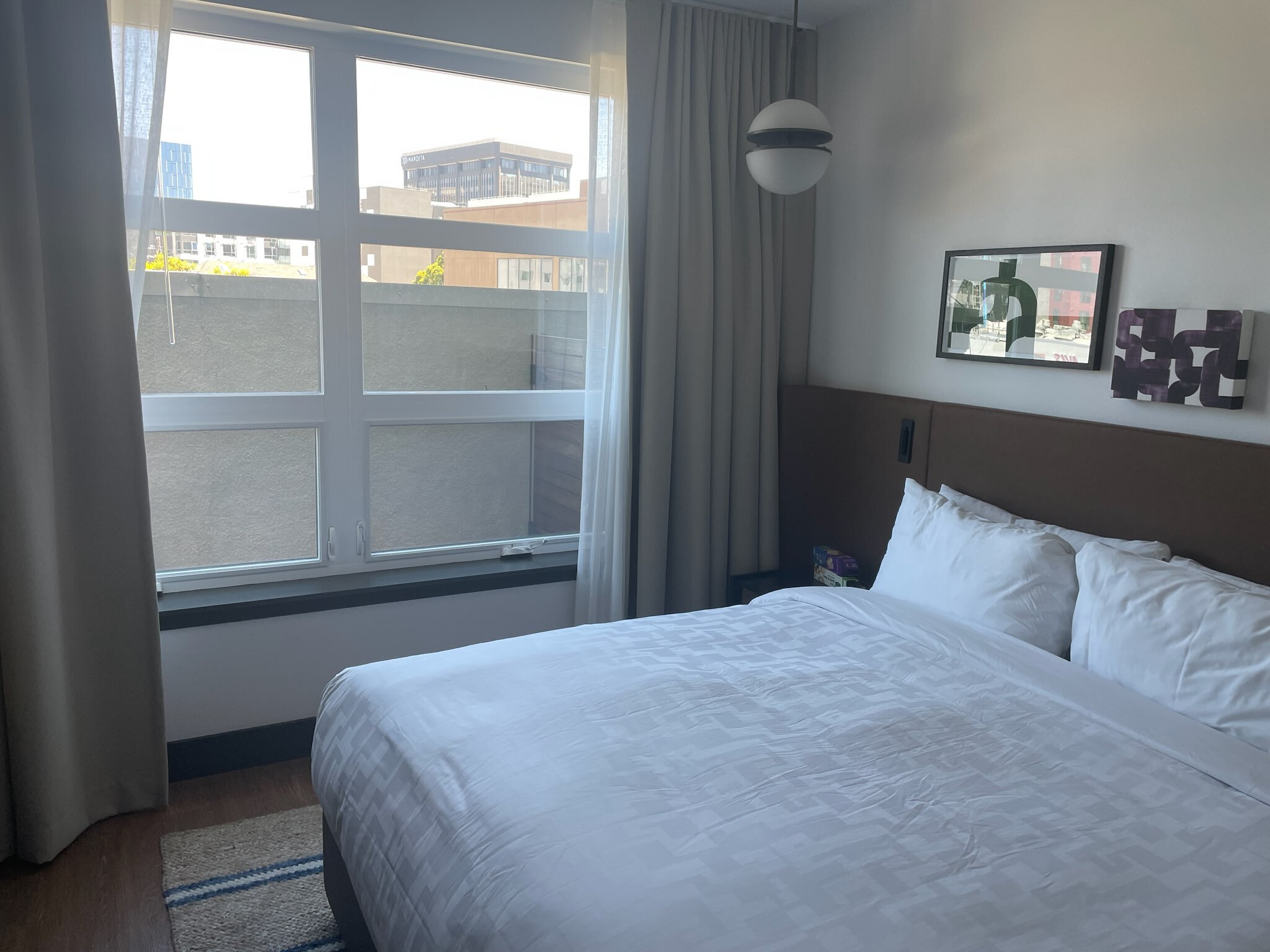 Kissel Uptown Oakland-客卧