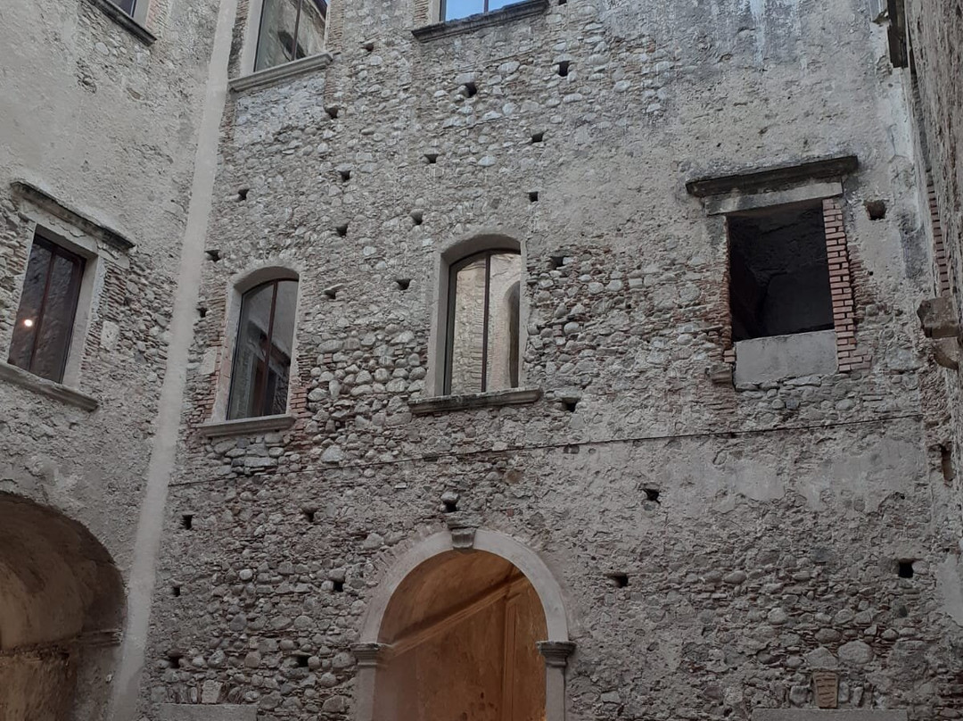 Castello Carafa景点图片