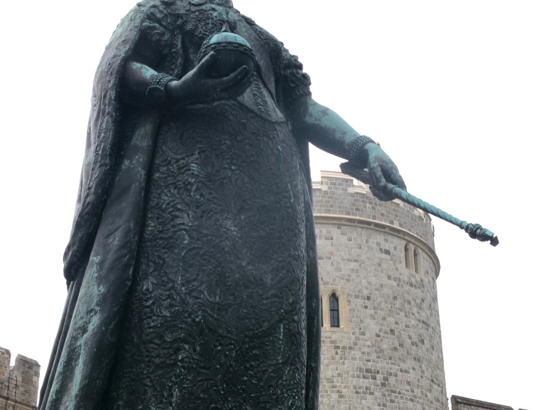 Queen Victoria Statue-温莎必去景点