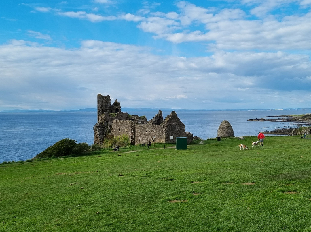 Dunure Castle景点图片